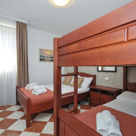 Ferienwohnung Fuer 4 Personen Ca 55 M In Budva, Adriakueste Montenegro Kueste Um บุดวา ภายนอก รูปภาพ